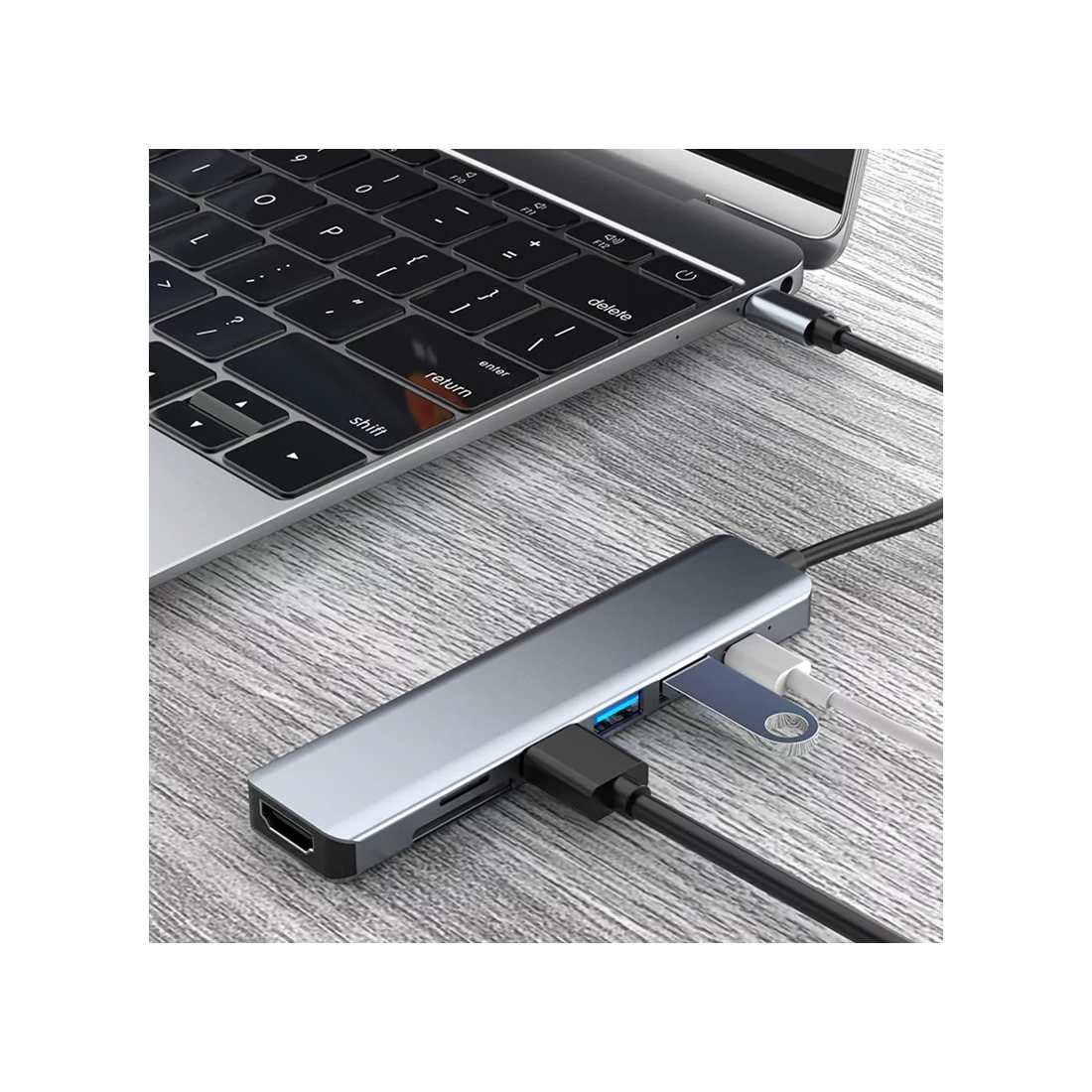 Hub USB-C vers HDMI 4K / 3 USB-A -/1 USB-C + 2 lecteurs carte
