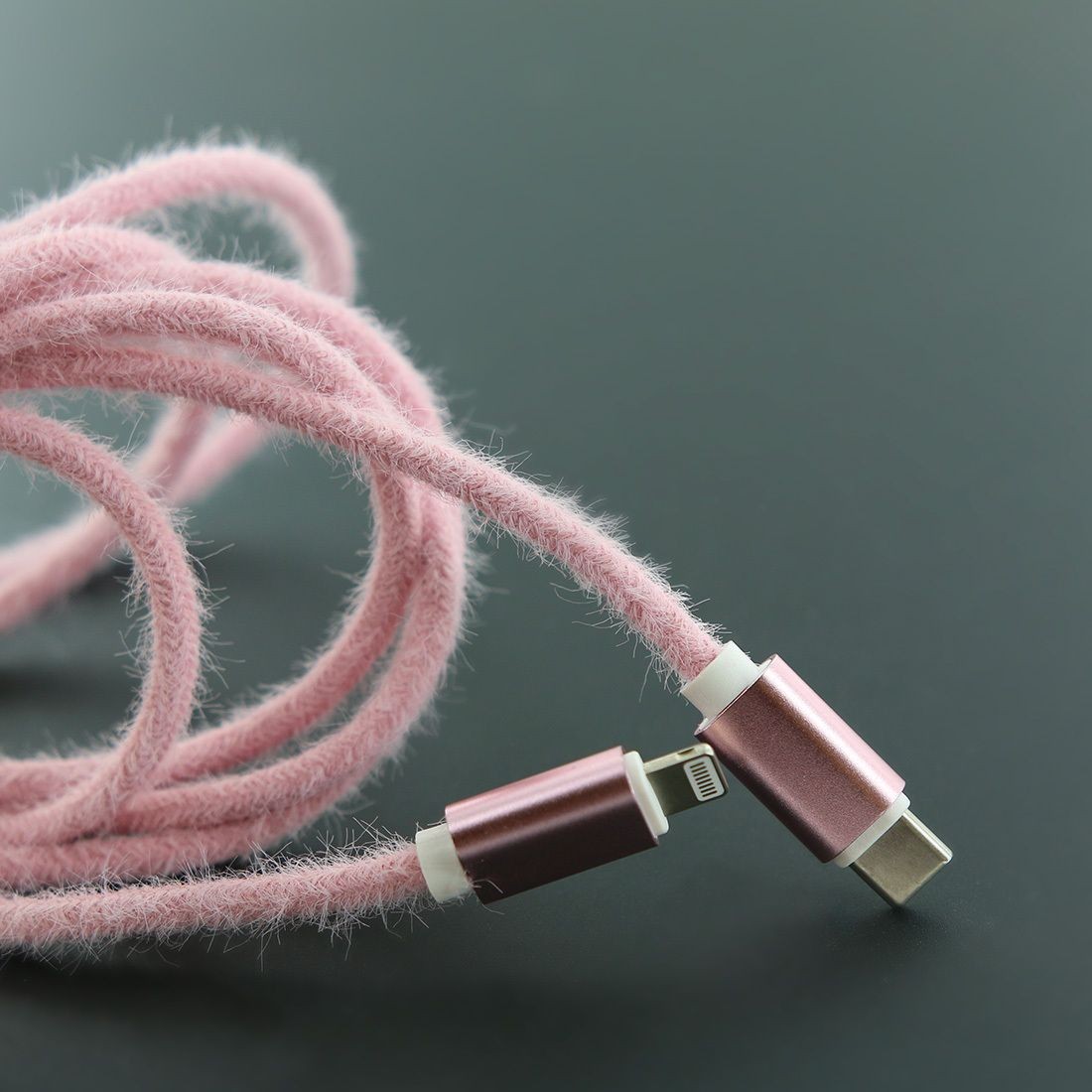 Cable de charge en tissus aspect laine Type-C vers lightning - 1.5M - Rose