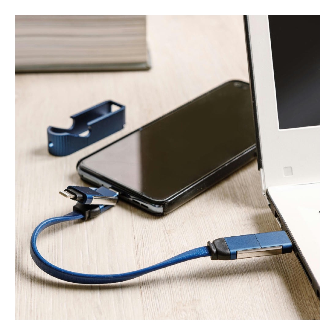 Porte clef ouvre bouteille avec cable data Type-C / lightning - Bleu